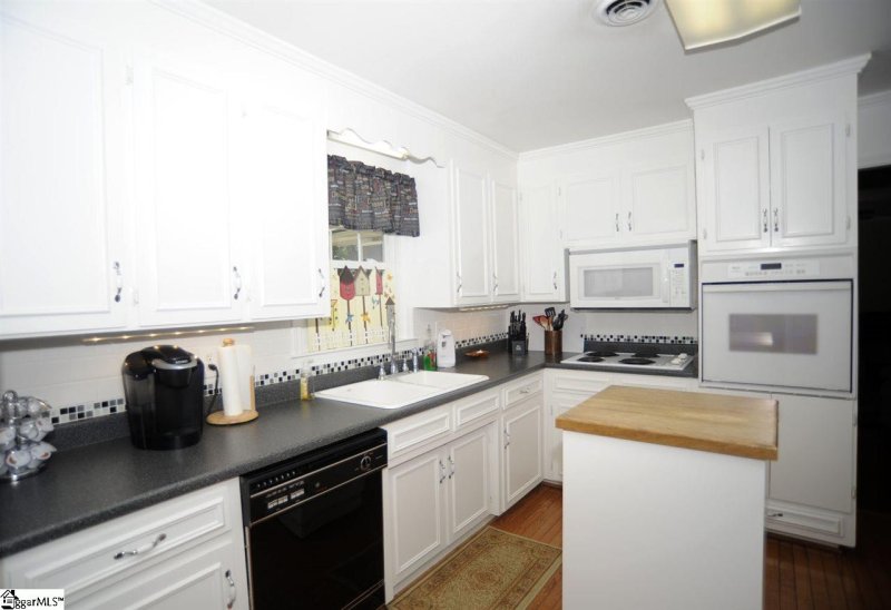 Property image 2 at 116 Lakewood Circle, Greer, SC 29651