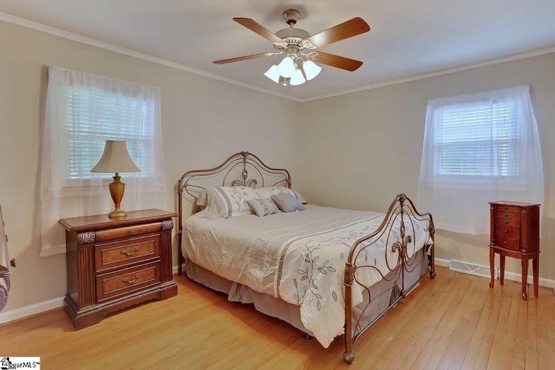 Property image 2 at 204 FORESTDALE Drive, Taylors, SC 29687