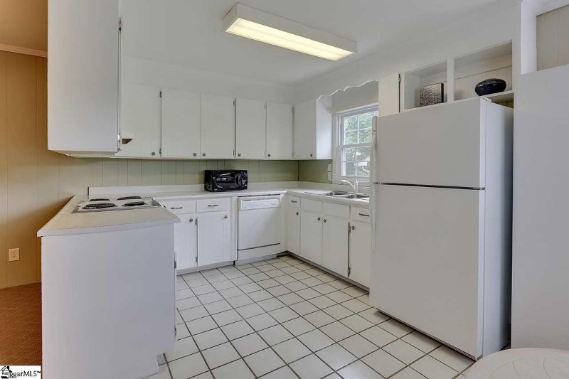 Property image 4 at 204 FORESTDALE Drive, Taylors, SC 29687