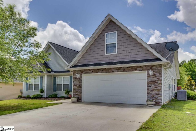 Property image 2 at 2 Rusty Court, Simpsonville, SC 29680