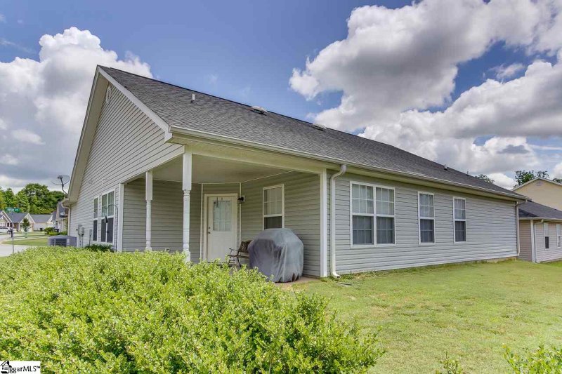 Property image 3 at 2 Rusty Court, Simpsonville, SC 29680