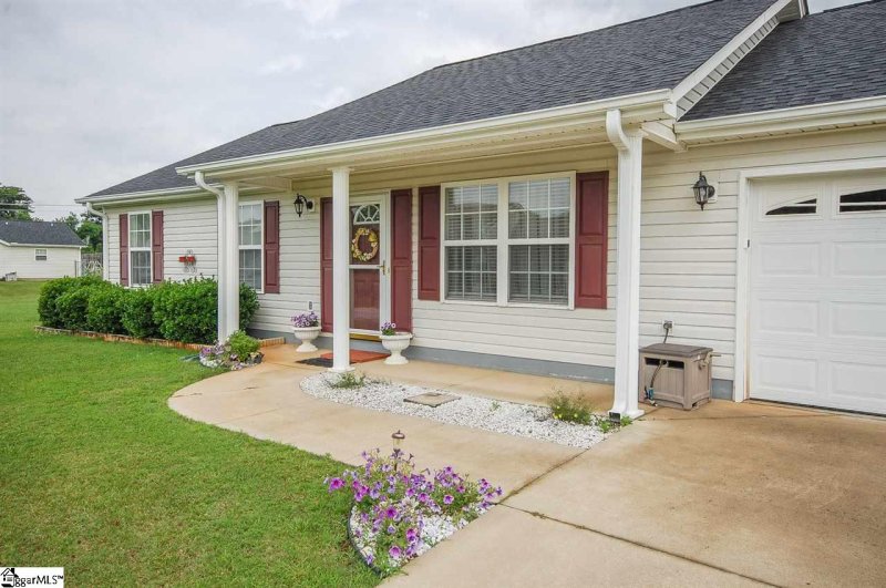 Property image 2 at 9 Marah Lane, Greer, SC 29651-5073