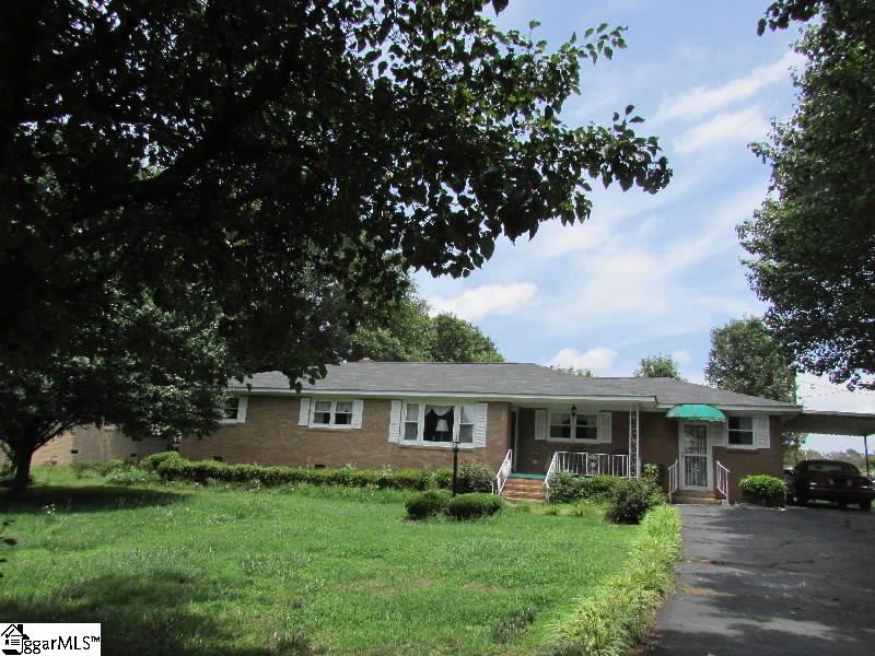 Property image 3 at 300 Lakeview Drive, Laurens, SC 29360