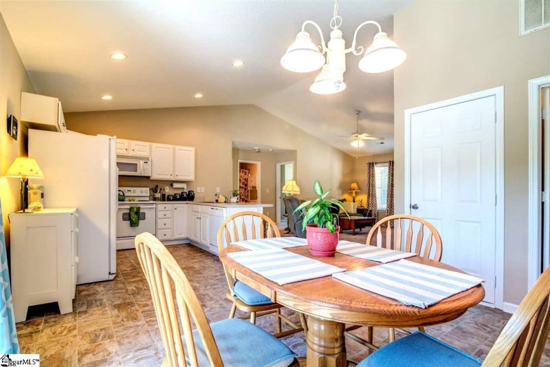 Property image 3 at 700 Patriot Lane, Greer, SC 29651