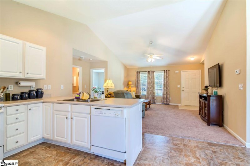 Property image 4 at 700 Patriot Lane, Greer, SC 29651