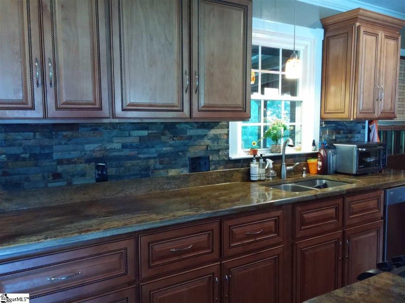 Property image 2 at 115 Boxwood Lane, Greer, SC 29650