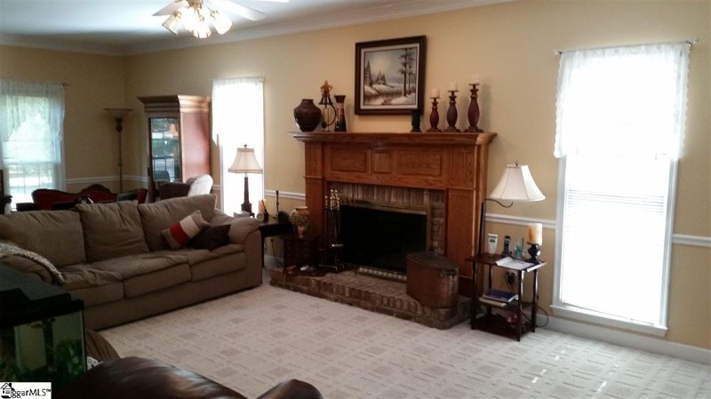 Property image 4 at 208 Plum Creek Lane, Greenville, SC 29607