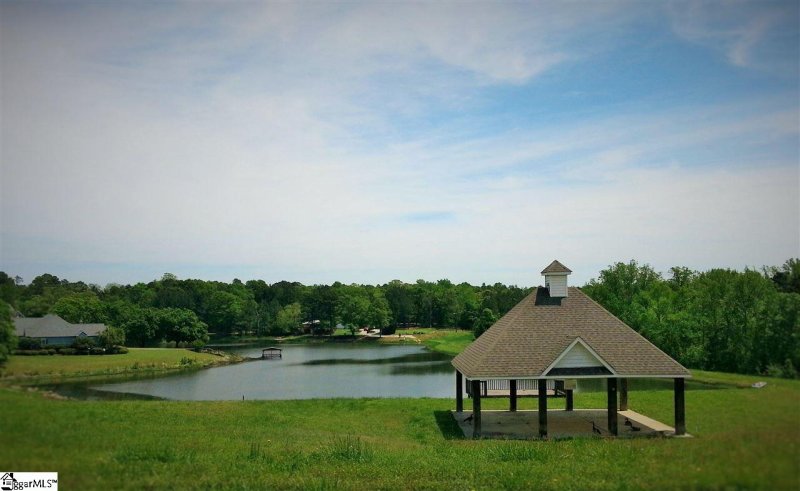 Property image 3 at 6 Hidden Lake Court, Piedmont, SC 29673