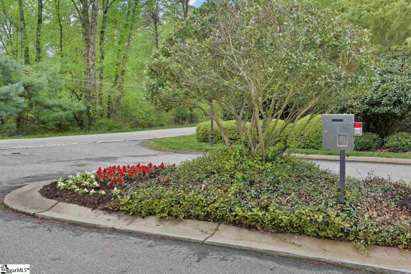 Property image 3 at 27 Thistle Brook Court, Greenville, SC 29607