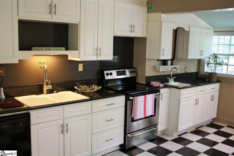 Property image 4 at 1740 E Saluda Lake Road, Greenville, SC 29611