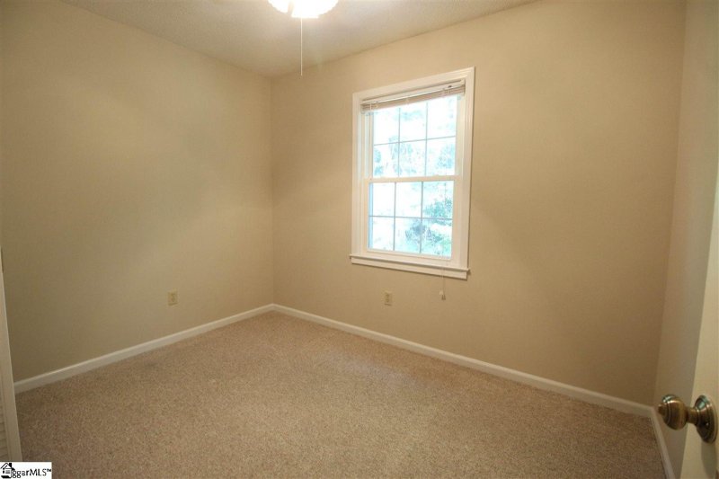 Property image 4 at 28 Dover Drive, Taylors, SC 29687