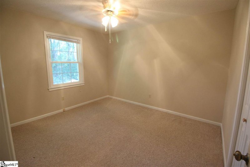 Property image 5 at 28 Dover Drive, Taylors, SC 29687