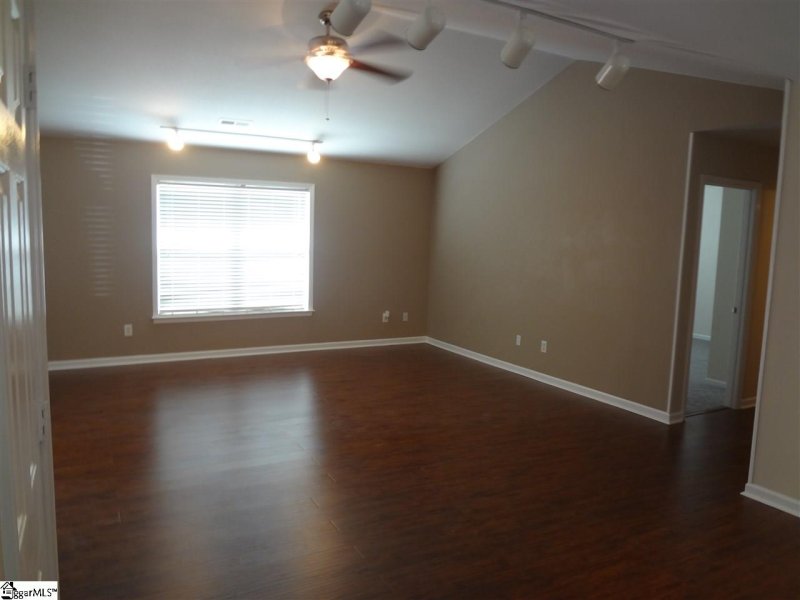 Property image 3 at 2 Viking Drive, Greer, SC 29651