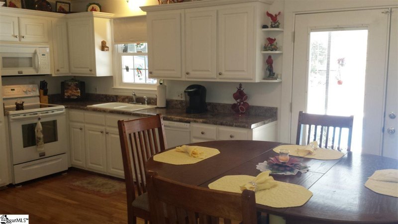 Property image 4 at 4 Elf Lane, Greenville, SC 29617