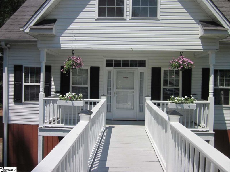 Property image 3 at 209 Forestdale Drive, Taylors, SC 29687