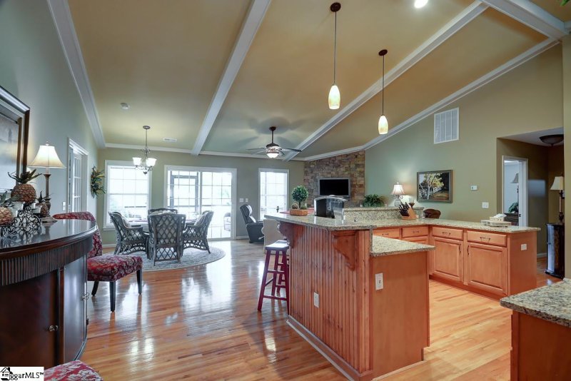 Property image 4 at 6 Nigh Oak Trace, Greer, SC 29651