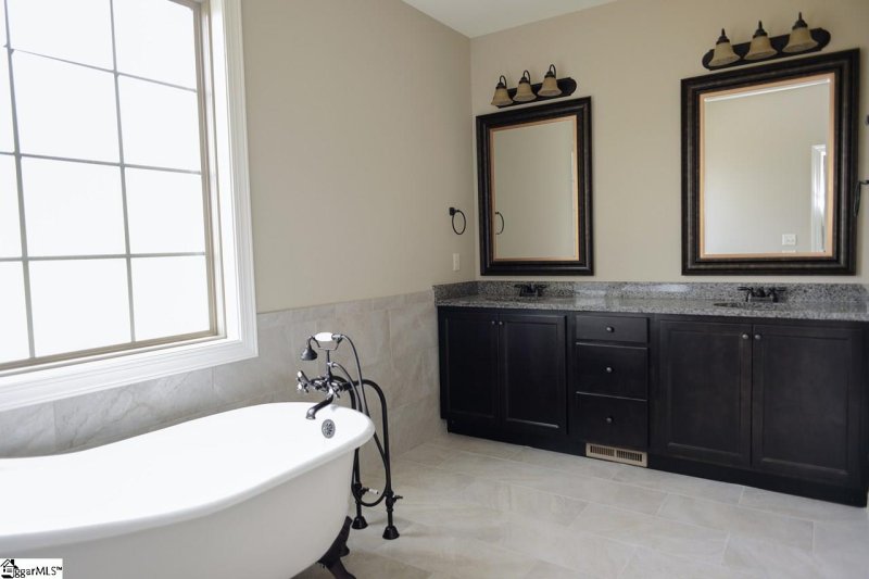 Property image 3 at 9 Hunters Landing Drive, Greer, SC 29651