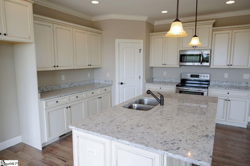 Property image 4 at 9 Hunters Landing Drive, Greer, SC 29651