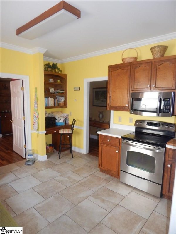 Property image 3 at 211 Greenview Circle, Greenville, SC 29609