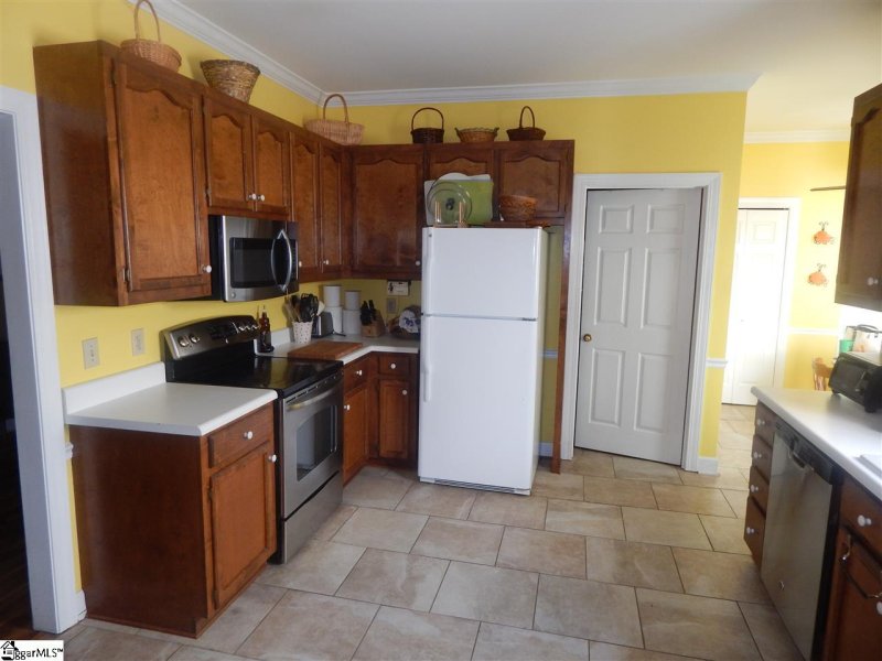 Property image 5 at 211 Greenview Circle, Greenville, SC 29609