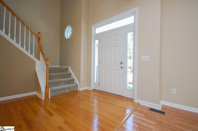Property image 5 at 104 N Cedarbluff Court, Greer, SC 29650