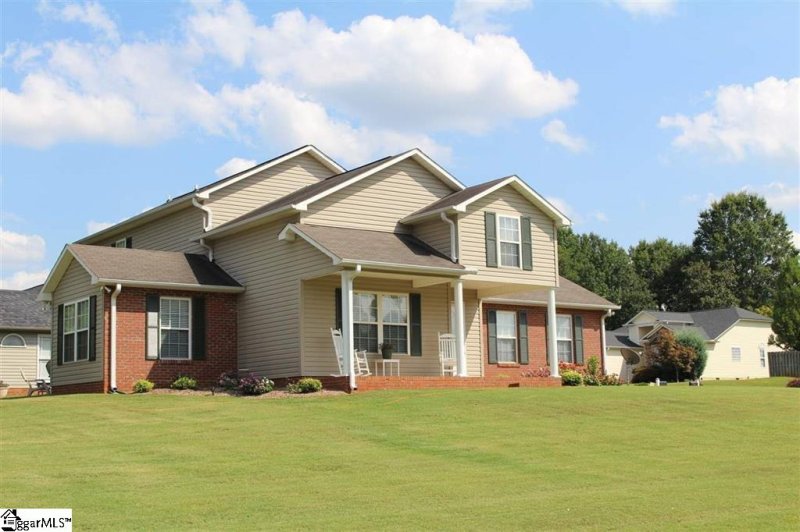 Property image 2 at 201 Lynhaven Drive, Spartanburg, SC 29303