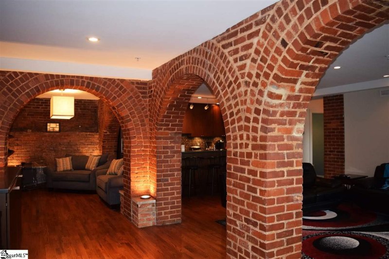 Property image 2 at 400 E Washington Street, Greenville, SC 29601