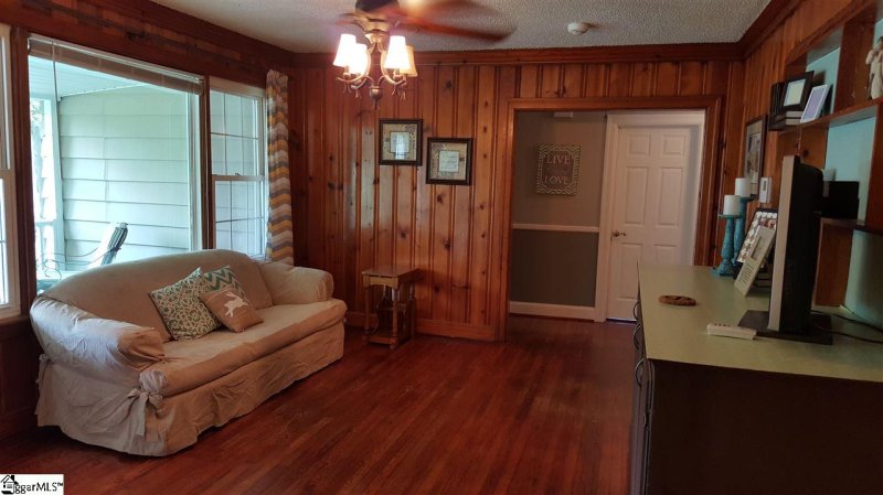 Property image 2 at 122 Wood Drive, Greer, SC 29651