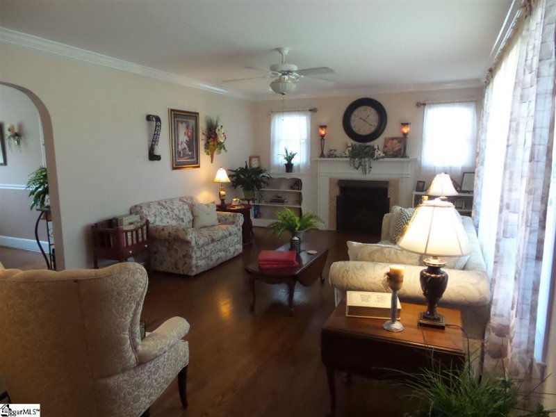 Property image 2 at 9 Cole Road, Greenville, SC 29611