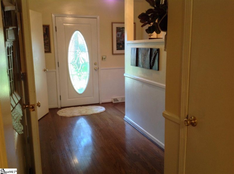 Property image 3 at 107 Windsor Street, Simpsonville, SC 29681