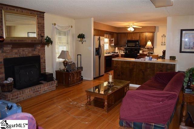 Property image 3 at 216 Singing Woods Lane, Spartanburg, SC 29301