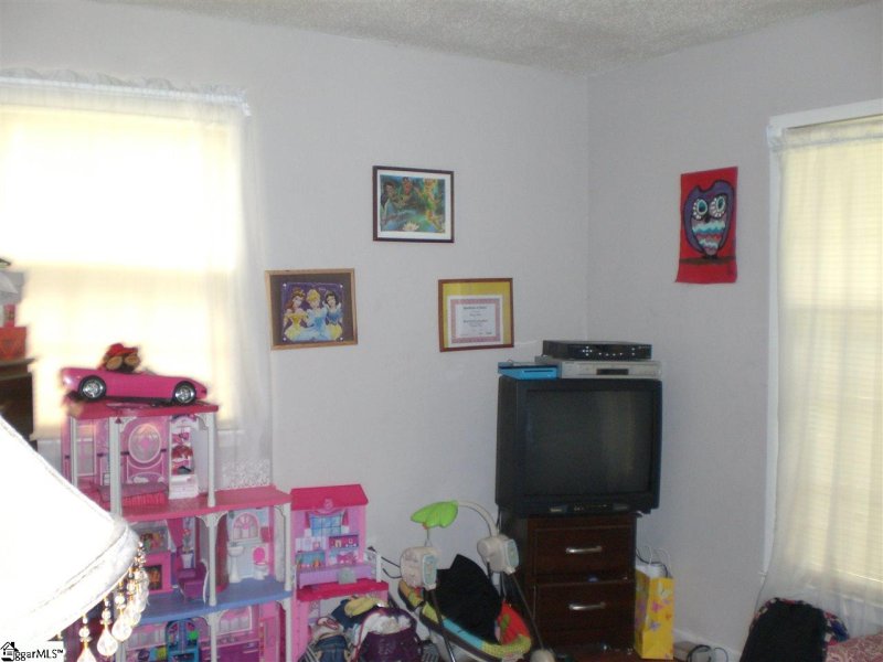 Property image 4 at 304 Boling Road, Taylors, SC 29687