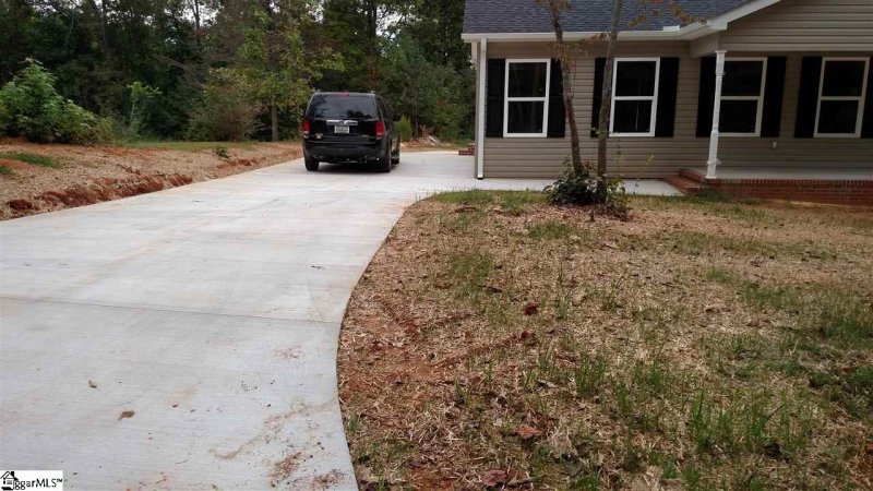 Property image 2 at 141 PINETREE Lane, Easley, SC 29640