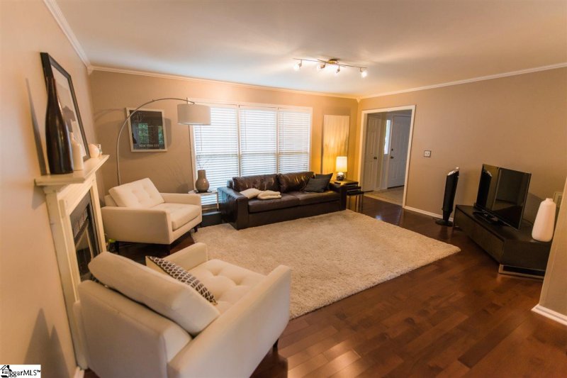 Property image 4 at 402 Halifax Drive, Greenville, SC 29615