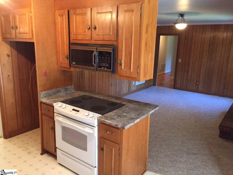 Property image 3 at 10 Overton Avenue, Greenville, SC 29617-7512