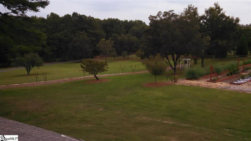 Property image 4 at 219 Bruce Farm Road, Simpsonville, SC 29681