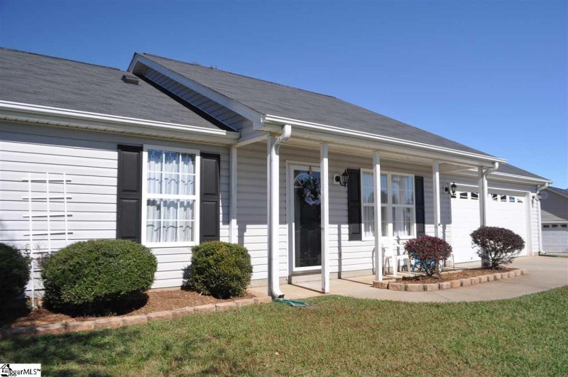 Property image 2 at 2 Rayland Place, Greer, SC 29651