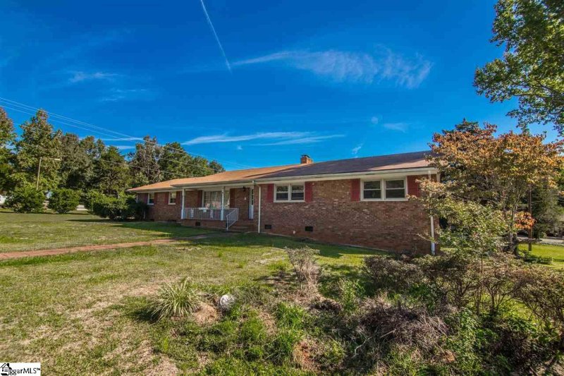 Property image 2 at 404 Lake Forest Drive, Spartanburg, SC 29307