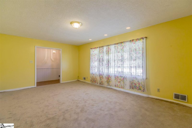 Property image 3 at 404 Lake Forest Drive, Spartanburg, SC 29307