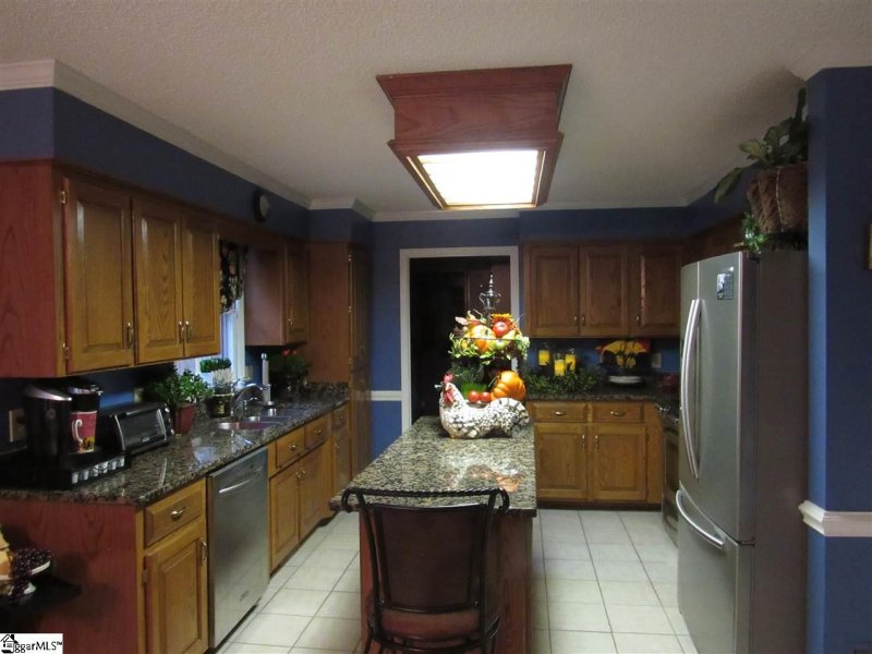 Property image 3 at 408 Thornhill Drive, Spartanburg, SC 29301