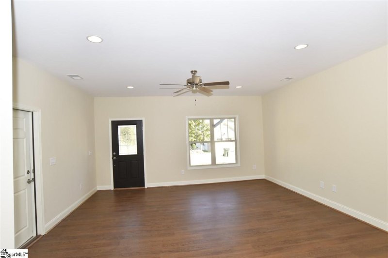 Property image 4 at 22 Shady Hollow Lane, Greer, SC 29651