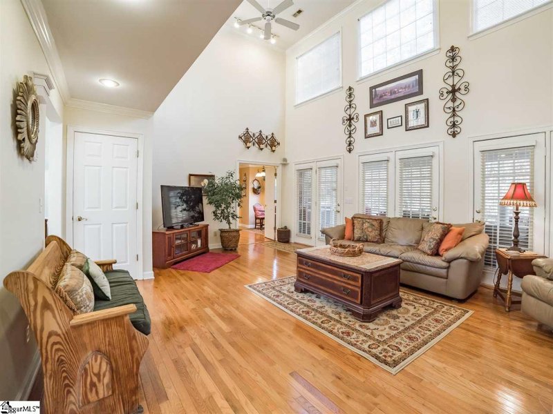 Property image 3 at 101 Hickory Hill Lane, Greenville, SC 29609