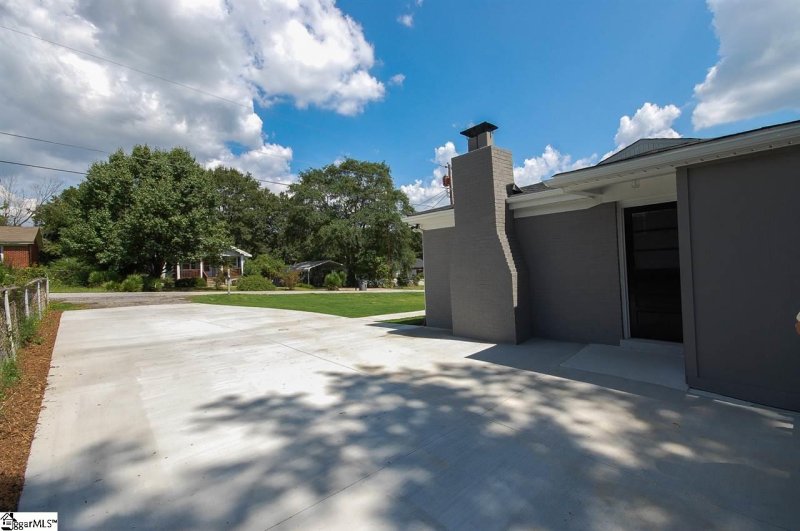 Property image 2 at 18 LERMANN Drive, Greenville, SC 29605-5031