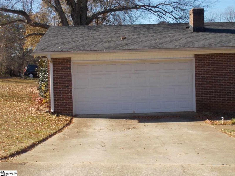 Property image 2 at 101 Glenda Lane, Greenville, SC 29607