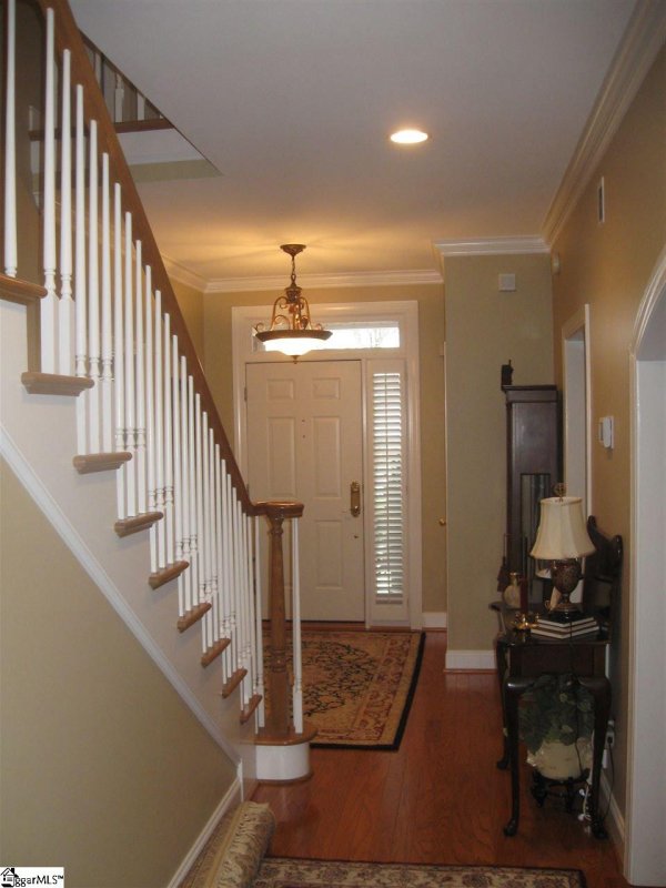 Property image 2 at 303 Greenview Circle, Greenville, SC 29609