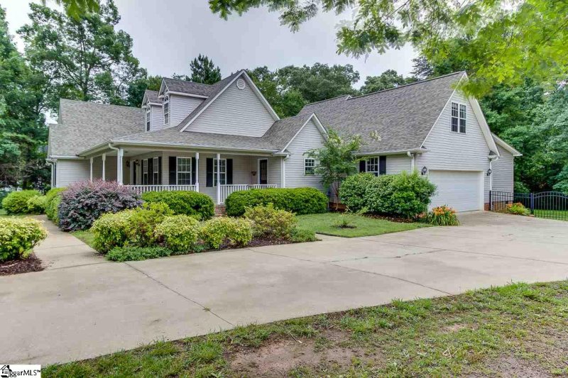 Property image 3 at 32 Brooke Ann Court, Taylors, SC 29687