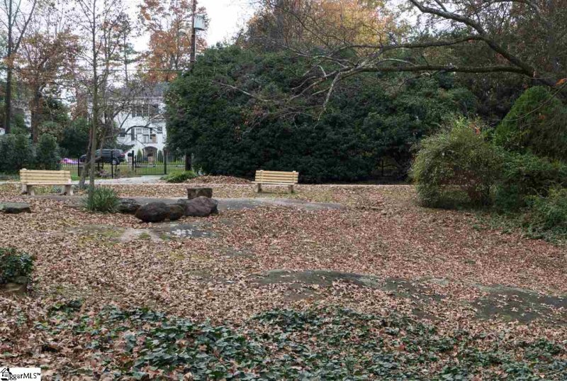 Property image 5 at 8 Heather Way, Greenville, SC 29605