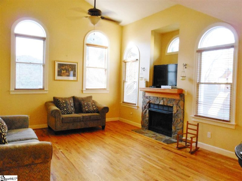 Property image 2 at 209 Plum Creek Lane, Greenville, SC 29607