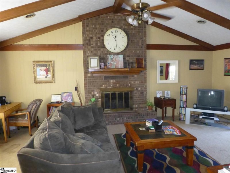 Property image 2 at 6 Chesapeake Court, Taylors, SC 29687