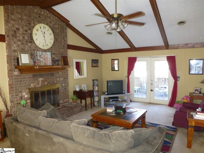 Property image 3 at 6 Chesapeake Court, Taylors, SC 29687